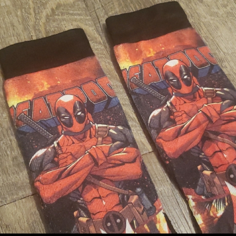 Deadpool socks - Picture 2 of 3